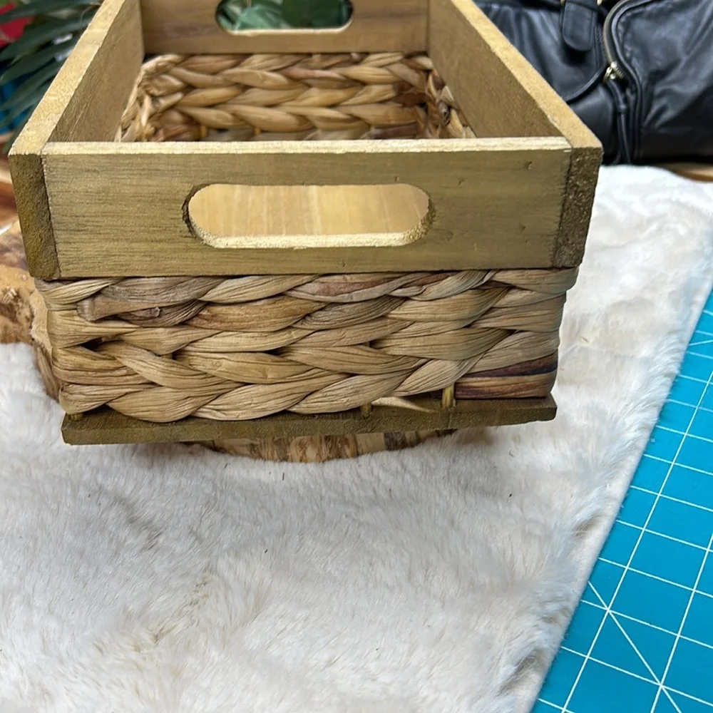 Harry &‎ David woven and wooden basket